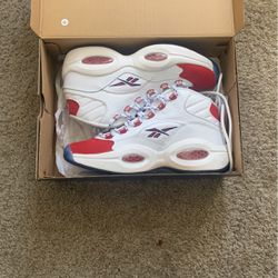 Reebok Iverson Question Mid ( SIZE 9.5 )