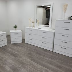 Dresser Whit Mirror, Chest And 2 Nightstands - Cómoda Con Espejo , Gavetero Y 2 Mesitas De Noche 