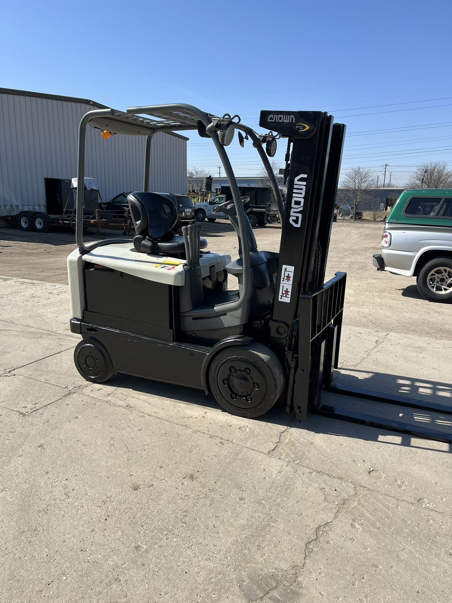 FOR SALE A CROWN FC4525-50 FORKLIFT. 83/188 TSU MAST SIDESHIFT,AND FORKS POSITIONER.36V BATTERY. IT IS IN GOOD WORKING CONDITION.