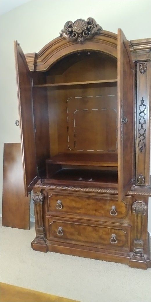 California King Ashkey Furniture Bedroom Set