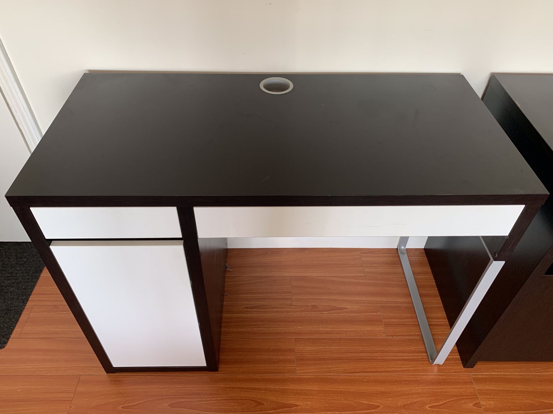 Desk : IKEA ‘Micke’