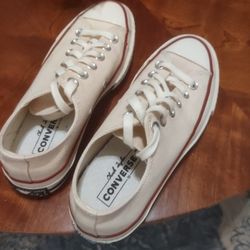 Womens 6 Converse  Chuck 70 Core Lows