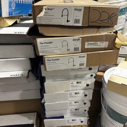 lots of NEW kitchen, bathroom faucets (READ DESCRIPTION!)