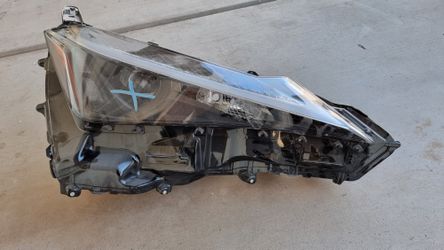 Lexus UX250H Right LED Headlight