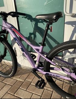 GT Lola 24 Youth 6160 Aluminum Mountain Shimano Altus 7 Speed