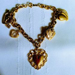 Nice Goldstone " heart"  Charm bracelet