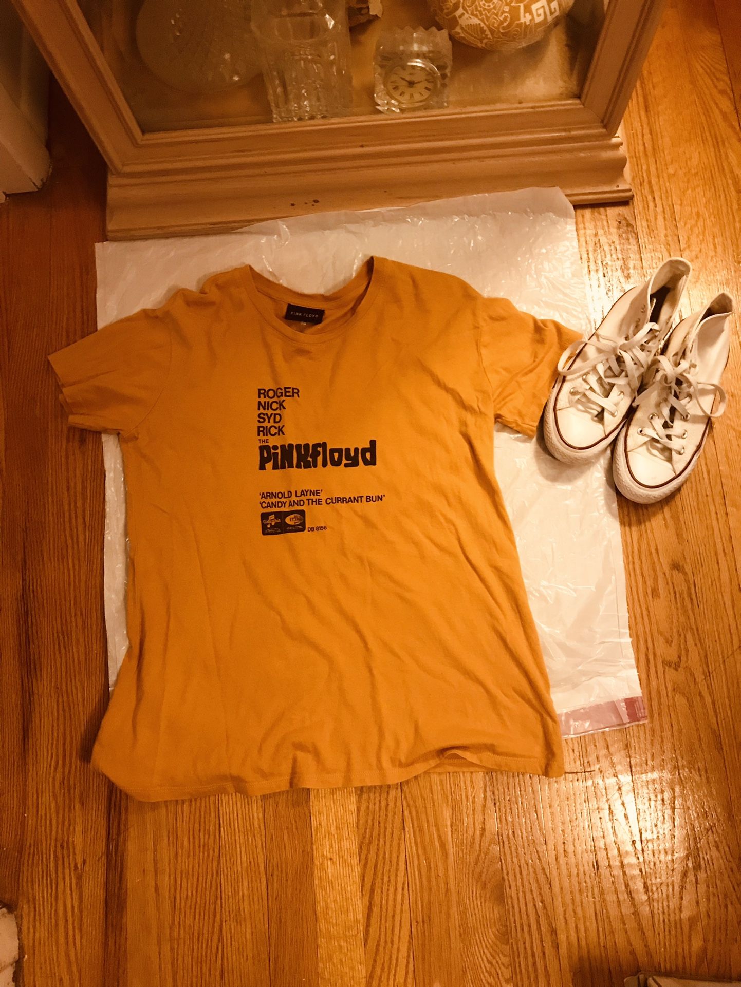 Men’s Size (4) Or Women’s (6) Converse High tops And A Medium Pink Floyd T Shirt
