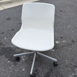 White Rolling Chair 🤍