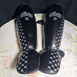 Fairtex Muay Thai/MMA Shin Pads - Large