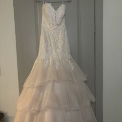 ✨ Elegant Trumpet Wedding Dress – Size 8 (Fits 4–6) ✨