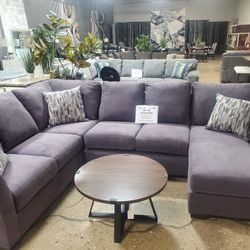 Gray Beautiful Fafric Sectional With Throw Pillows(New)