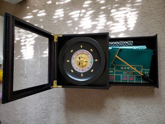 Tommy Bahama Paradise Casino Roulette Wheel Set for Sale in Renton