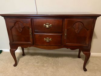 Vintage Classic Queen Anne Wooden Sideboard Buffet
