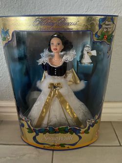 Snow White 1998 Holiday Princess Doll