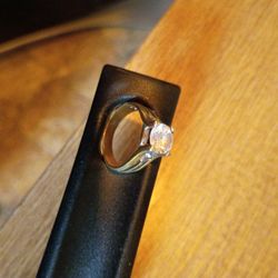 Gold Ring W/ Diamond Style 