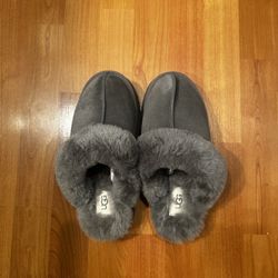 UGG Disquette Size 7