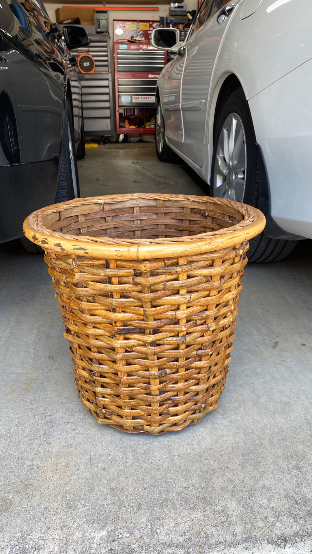 Decorative basket / flower pot holder