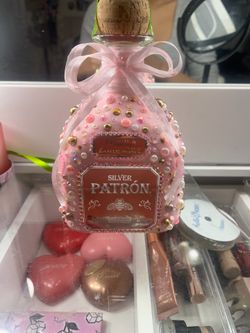 Custom bottles!! 🍾
