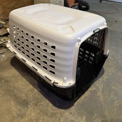 Small/Medium Dog Crate. Little Use. Clean! 