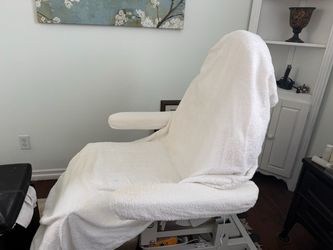 Facial bed