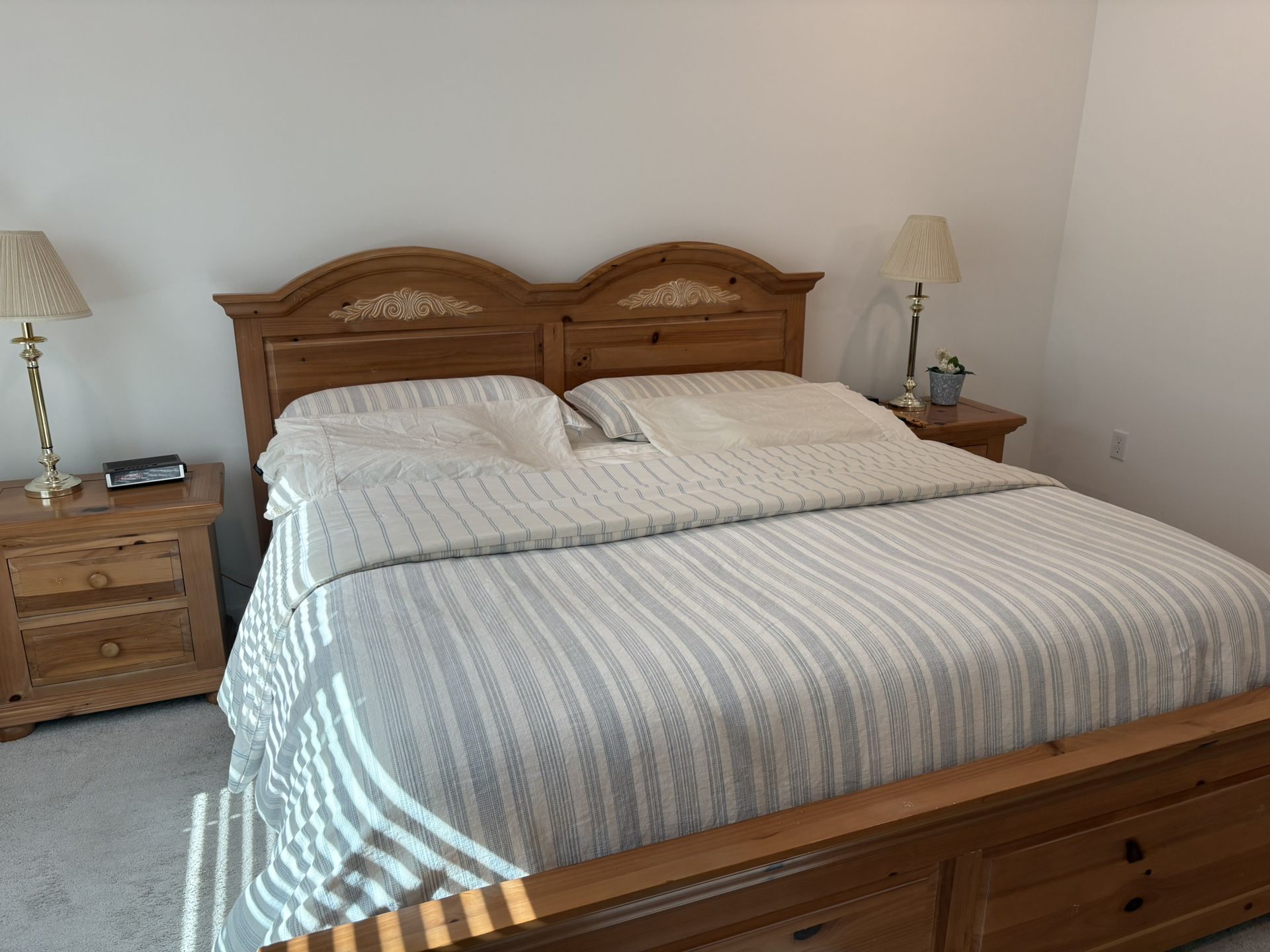 Broyhill Fontana King bedroom Set