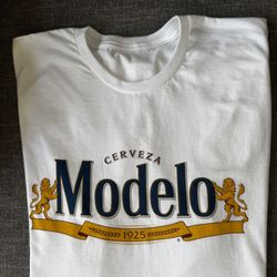 Modelo T Shirt 