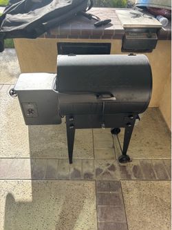 Traeger Tailgater Pellet Grill – Great Condition 200$
