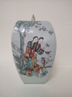 Antique Chinese Famille Rose Square Jar / Tea Caddy with 1970 Hong Kong Export Certificate (Late Qing Dynasty)