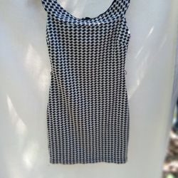 Black And White Houndstooth Pattern Frame Fitting Dress. 