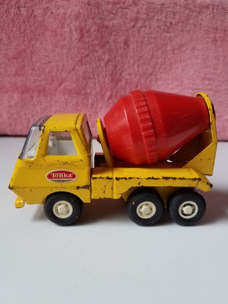 Tonka diecast cement mixer truck