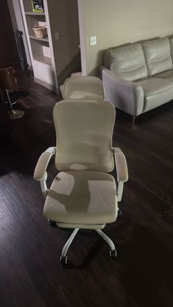 White gaming chair
