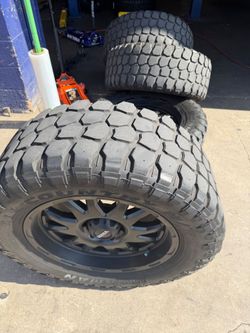20x12.50x35. Tires and rims