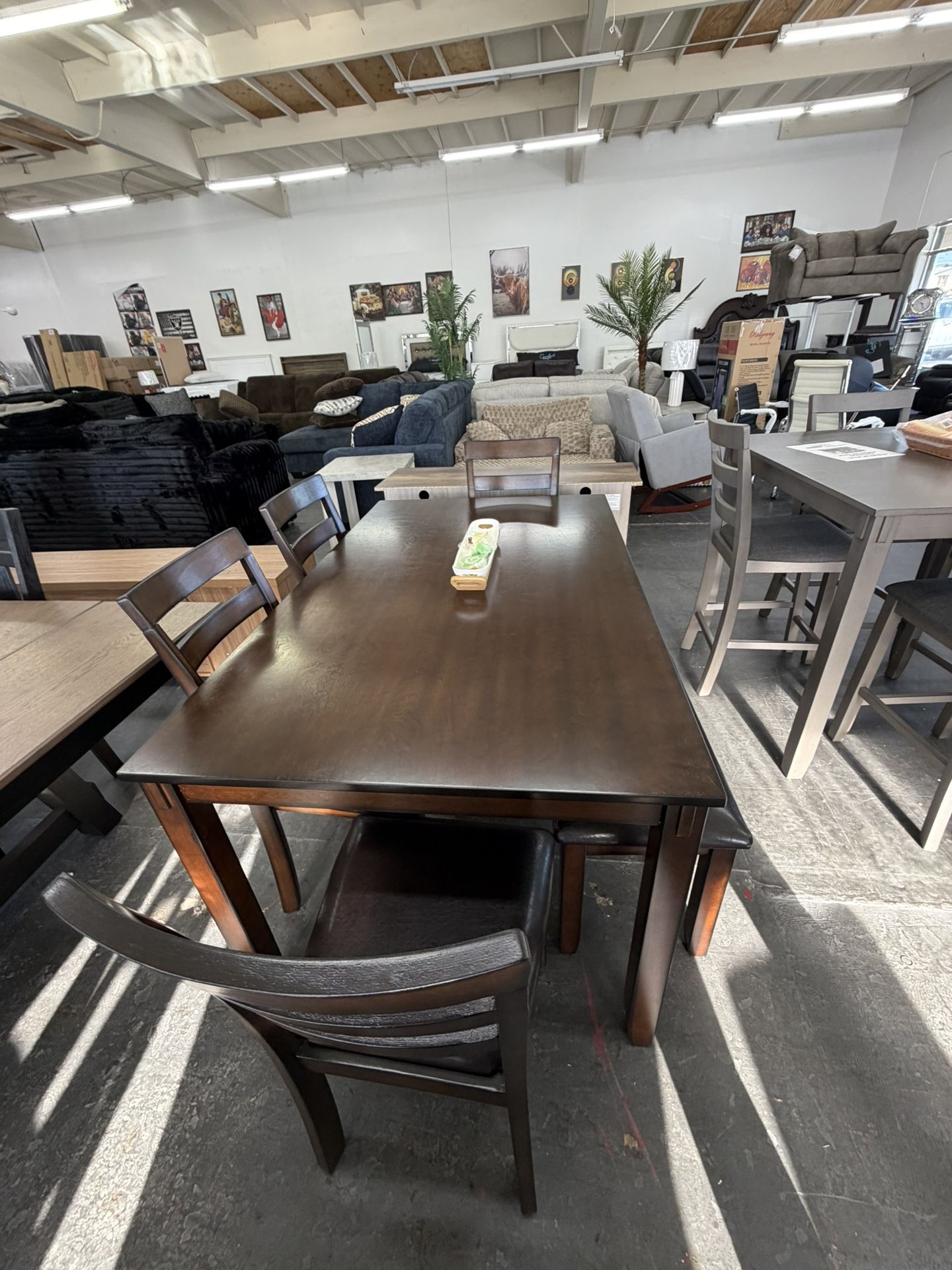 Beautiful 6-Piece Dining Set – Table, 4 Chairs & Bench