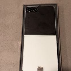 UNLOCKED Samsung Galaxy Z Flip 7 – 256GB – Exclusive Mint  Color– Brand New (Open Box)