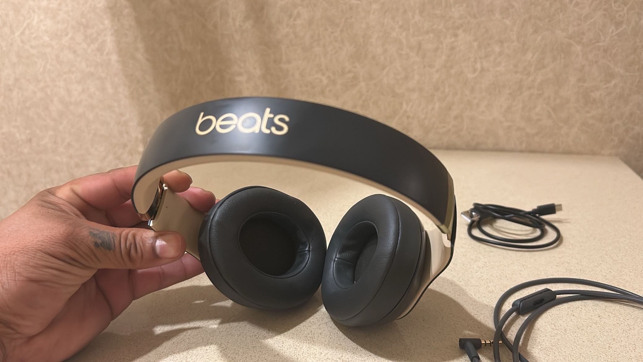 Beats Studio3 Wireless Noise Cancelling Headphones…Shadow Gray…60$