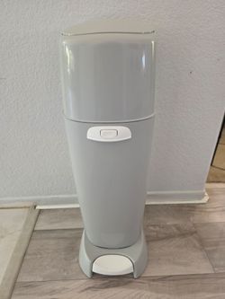 Brand new Diaper Genie Complete