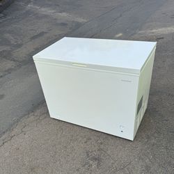 Large 10 Cubic Deep Chest Freezer Free Local Delivery/30 Day Warranty