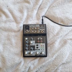 BEHRINGER XENYX 502