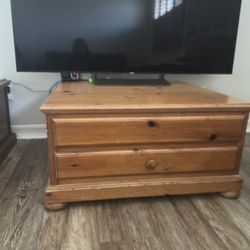 Square coffee table with 2 storage drawers