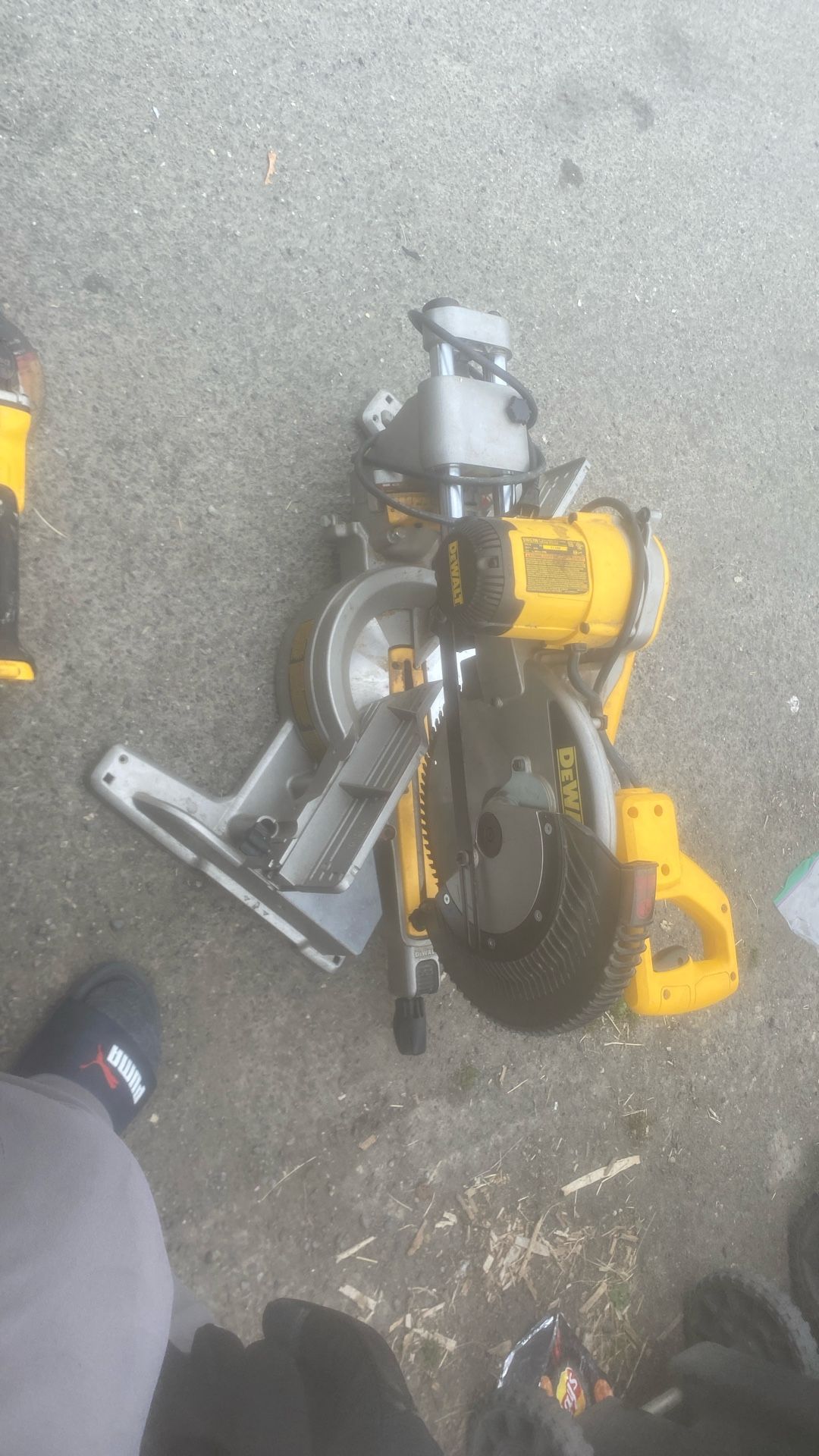 Dewalt Dual Beveled 12 Inch Miter Saw Corded