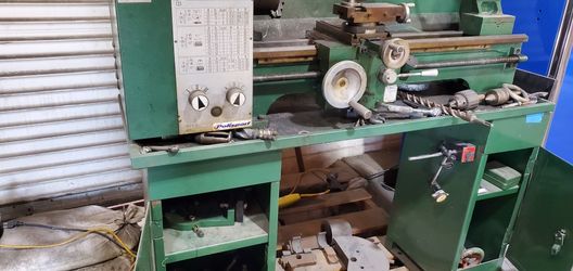 Grizzly INDUSTRIAL 11X26 BENCH WITH GEARBOX
