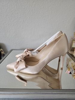 🍸L’AGENCE Nude Satin Bow Pointed Toe Heels – Size 6 – New