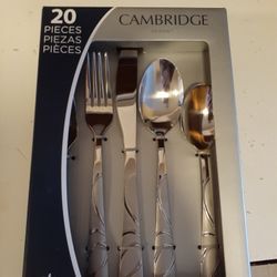 NEW IN BOX CAMBRIDGE SILVERWARE SET OF 4