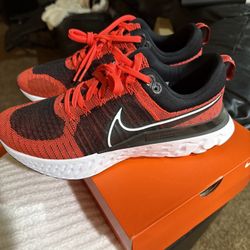 Nike Flyknit React Running Shoes 11.5 Brand New Crimson Red