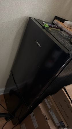 Refrigerator medium not small works perfect