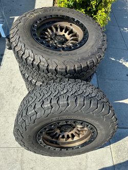 New lock 17x9 6 lugs 6x135 and 33 inch tires