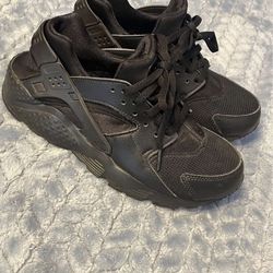 Nike Air Huarache Triple Black Athletic Shoes 654275-016 Youth Size US 6Y