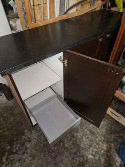 Expresso Shaker base cabinet with countertop
