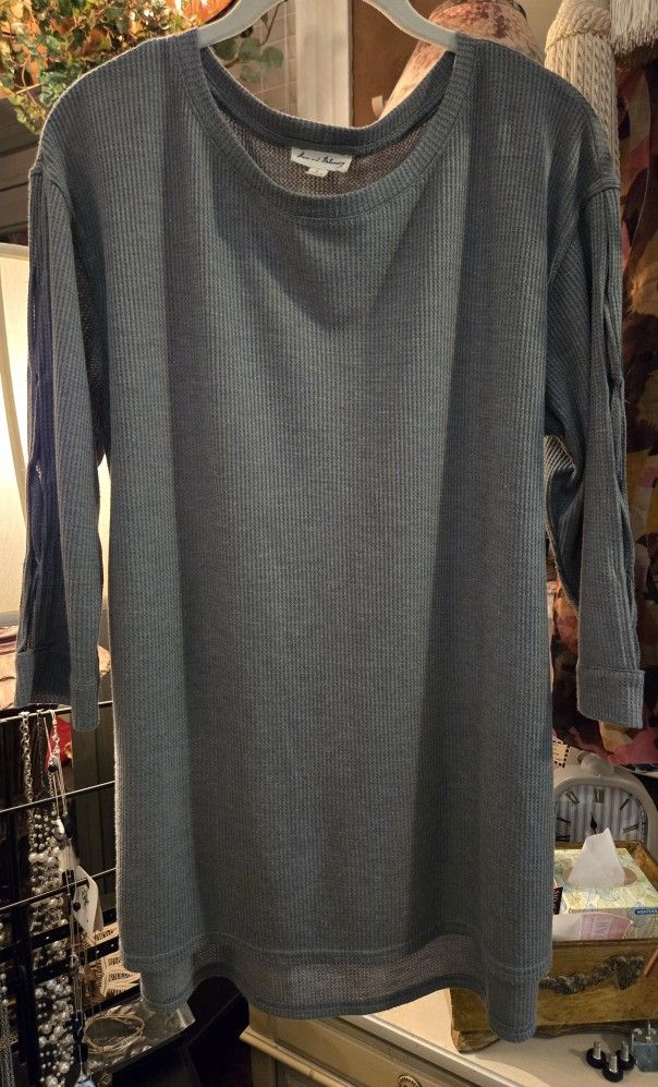 Ladies Large June & Delaney Tunic With Laced Sleeves