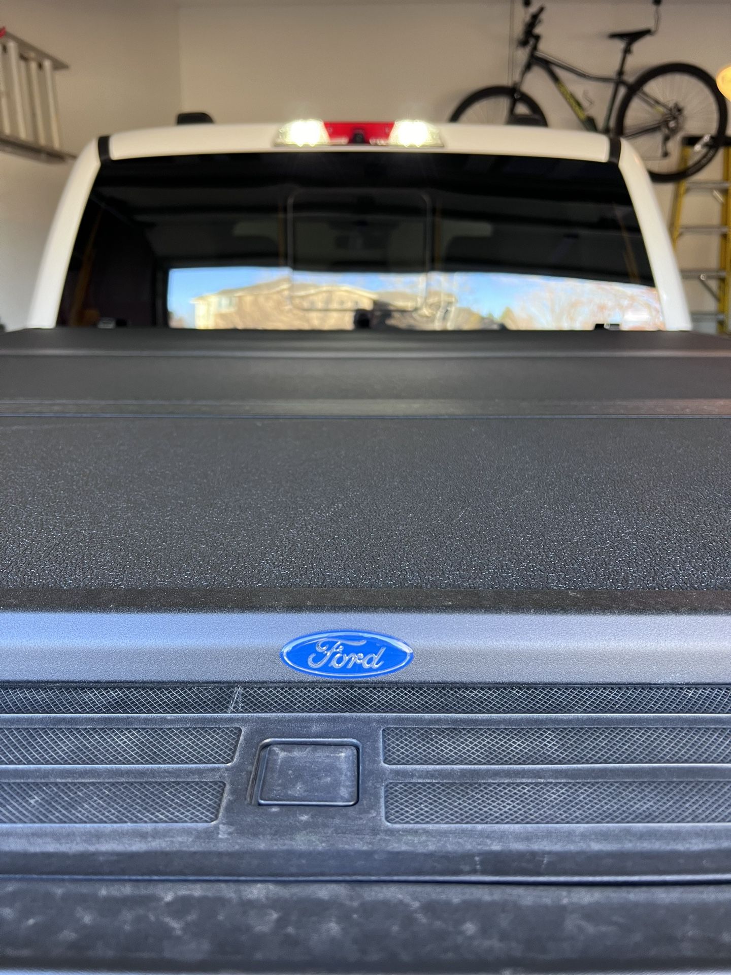Tonneau Cover Ford OEM F150 Short Bed